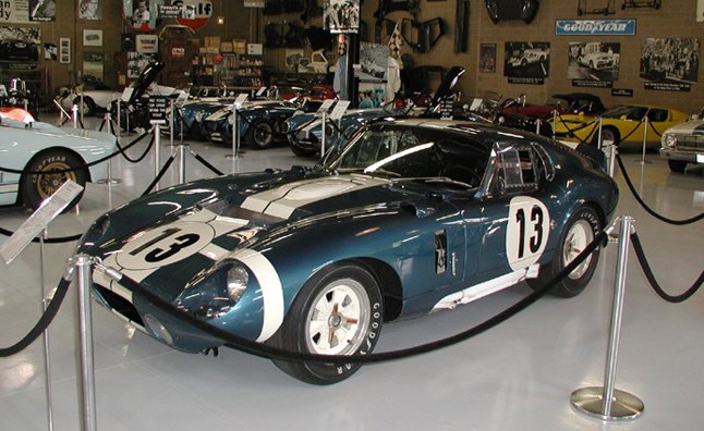 Carroll Shelby bus pagerbtas atminimo kelione automobiliu