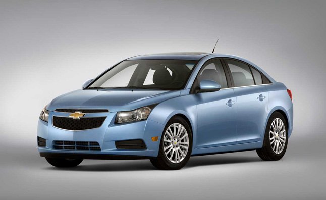 „Chevrolet Cruze“ atšaukiama dėl stabdžių asistento defekto