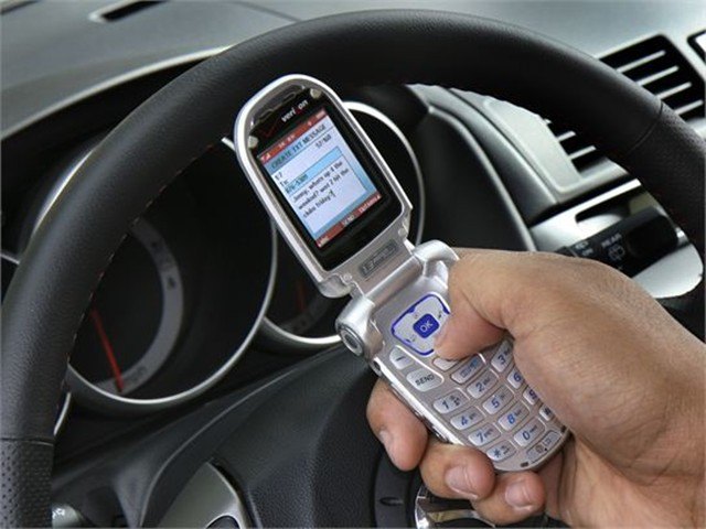 Pranešimas: įtaisai susiję su 25 procentais automobilių avarijų