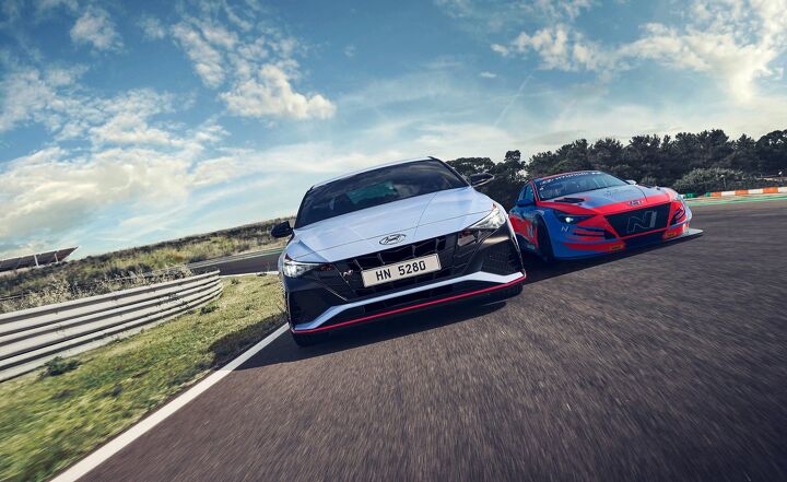 „Hyundai Elantra N“ – karštas sedanas, žadantis plačias šypsenas