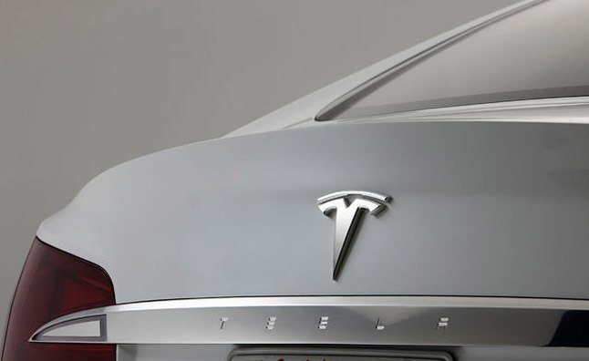 „Tesla“ generalinis direktorius prognozuoja, kad iki 2032 m. pusė automobilių bus elektromobiliai